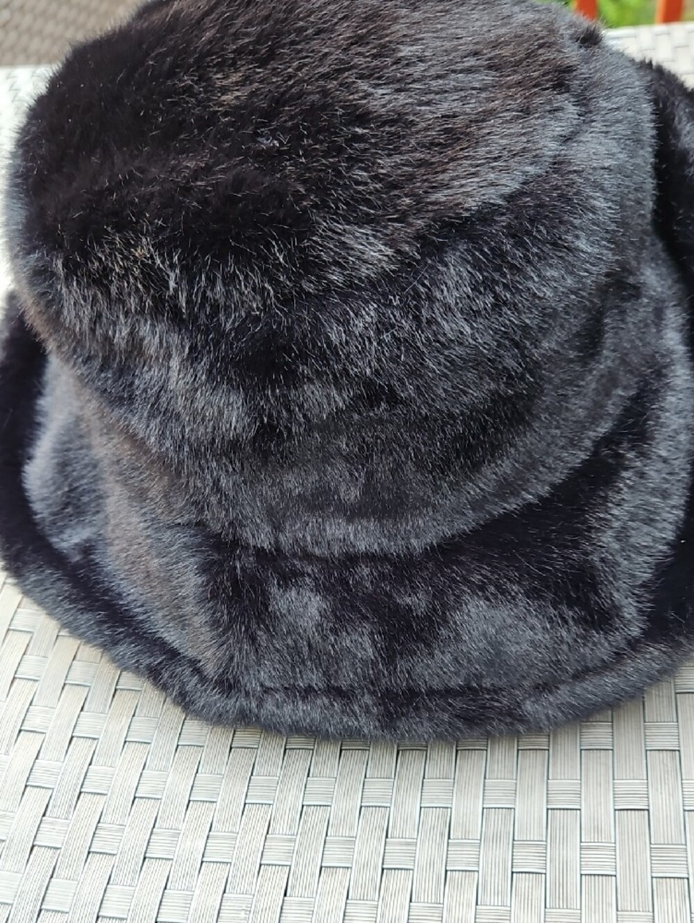 NWOT ASOS Design Black Faux Fur Roll Back Bucket Hat Size M-L - Picture 5 of 16